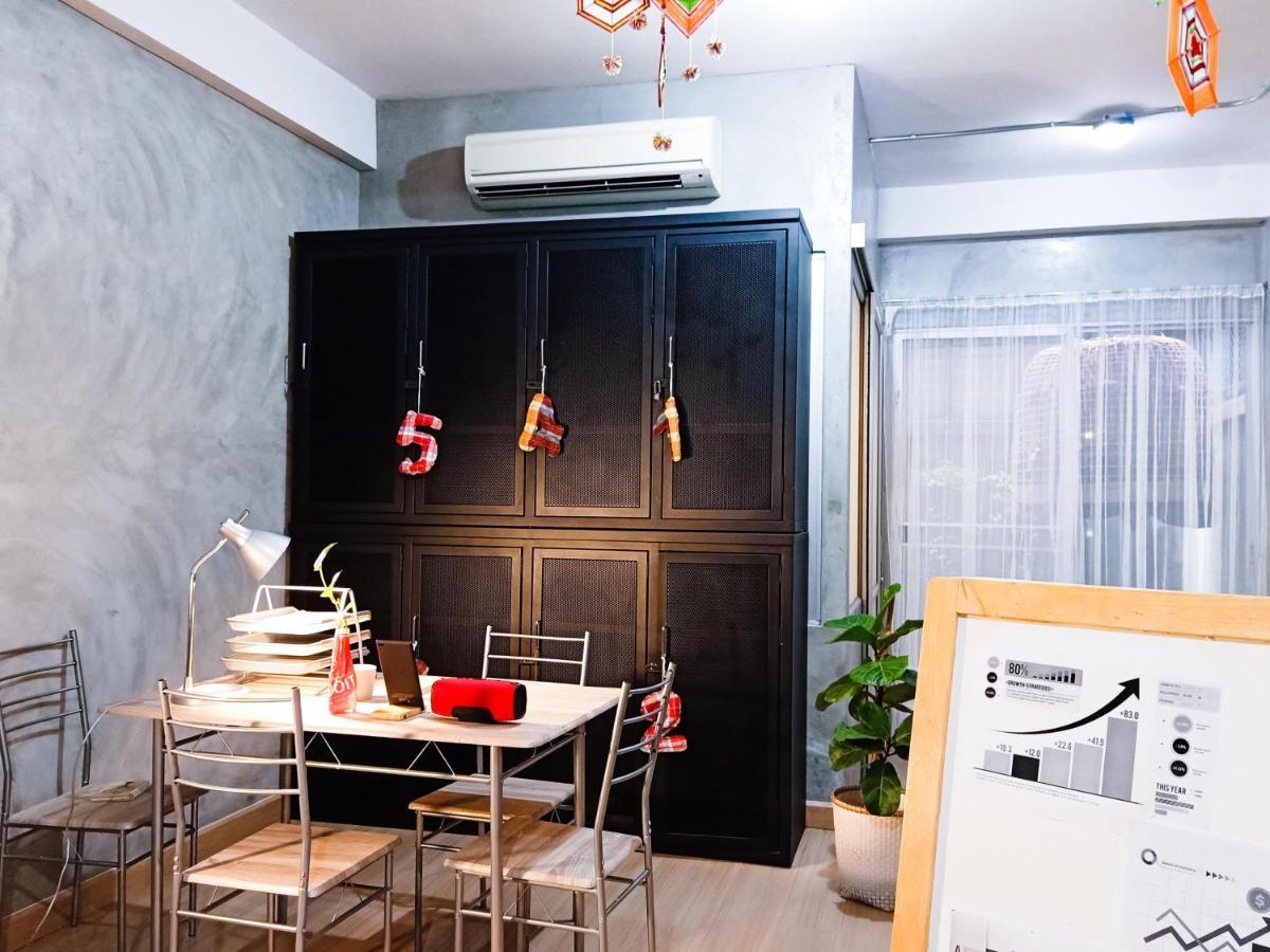 Хостел Five Stars Ratchada 19 Бангкок Экстерьер фото